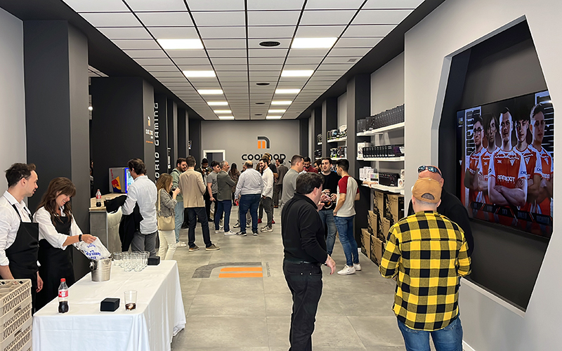 Hall de entrada COOLMOD/RAMBOOT gaming store. Catering de bienvenida.