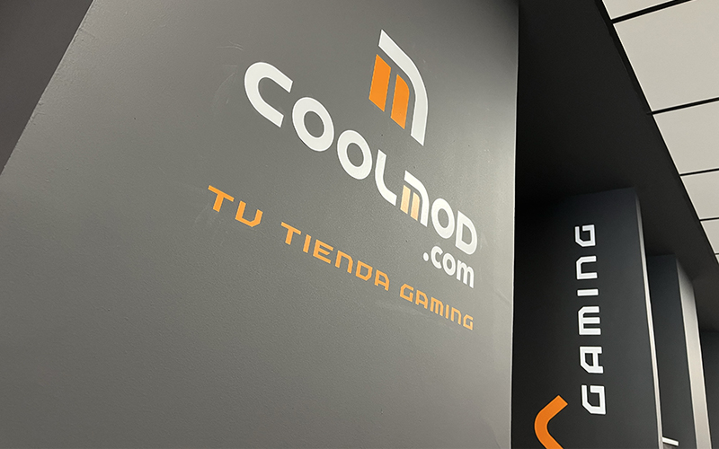 Detalle de la rotulación corporativa, COOLMOD territorio gaming.