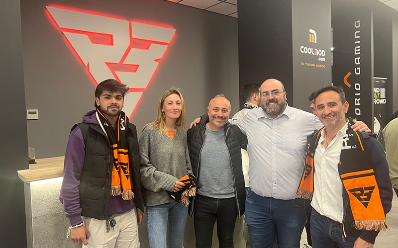 Representantes de las firmas COOLMOD/RAMBOOT en la inauguración.