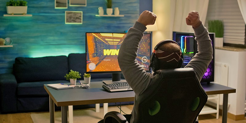 gamer-satisfecho-componentes-placa-base-procesador