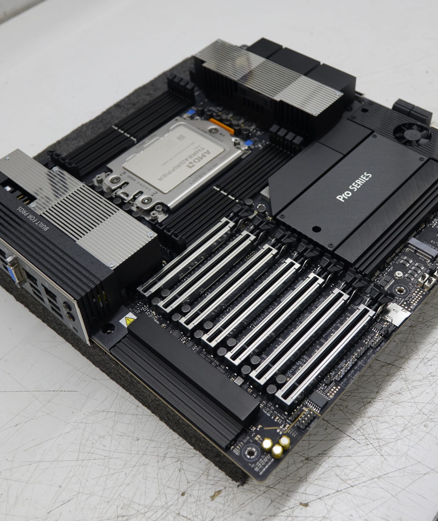 Placa base workstation a medida de alto rendimiento para Integrasys
