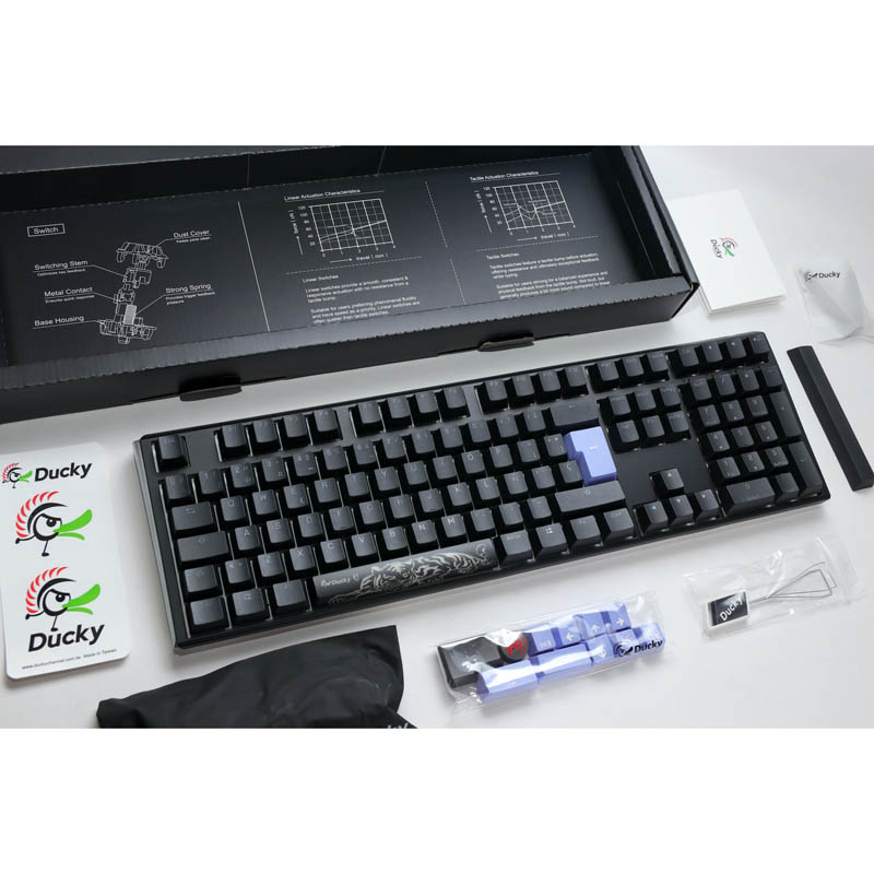 Teclado Ducky One 3 Classic Full-Size Hot-Swap RGB MX-Red Negro