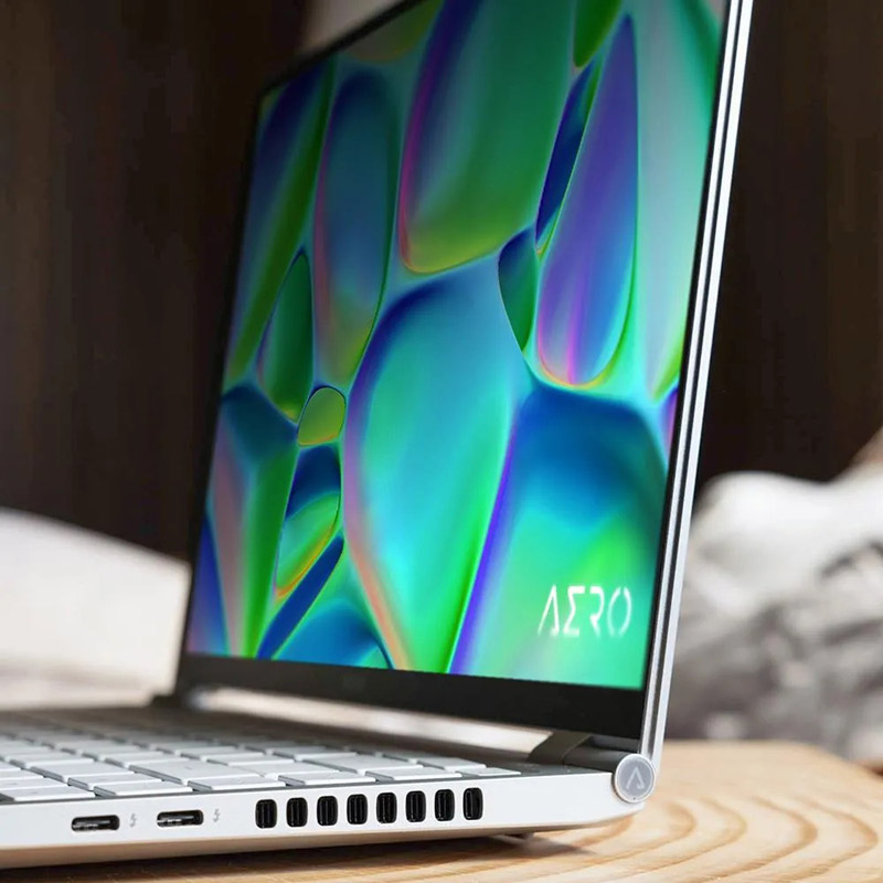 Portátil Gigabyte AERO 14 OLED 9MF-E2SESB4SH i5-12500H RTX 4050 16GB 1TB 14 pulgadas FreeDOS